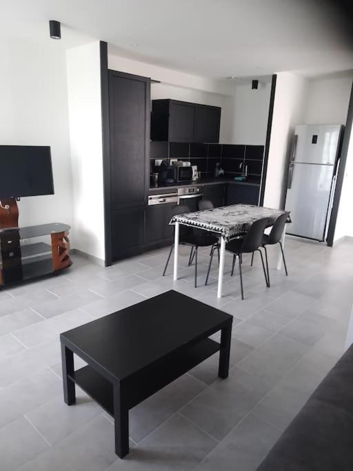 Appartement 2 T2 Neuf Et Elegant Proche Zenith Perignat-les-Sarlieve Extérieur photo